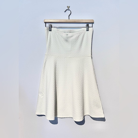 π2/$15 NWOT H&M textured strapless mini dress (white) - Picture 2 of 2